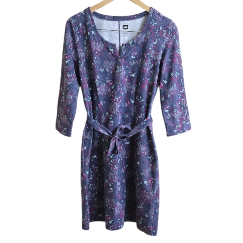 REI Purple 3/4 Length Sleeve Floral Belted Henley Stretch Dress. Size Medium